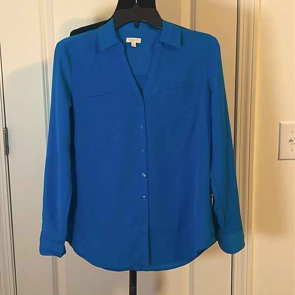 Talbots Petite V-Neck Button Down 100% Polyester Long Sleeve Shirt Size SP - Picture 1 of 4